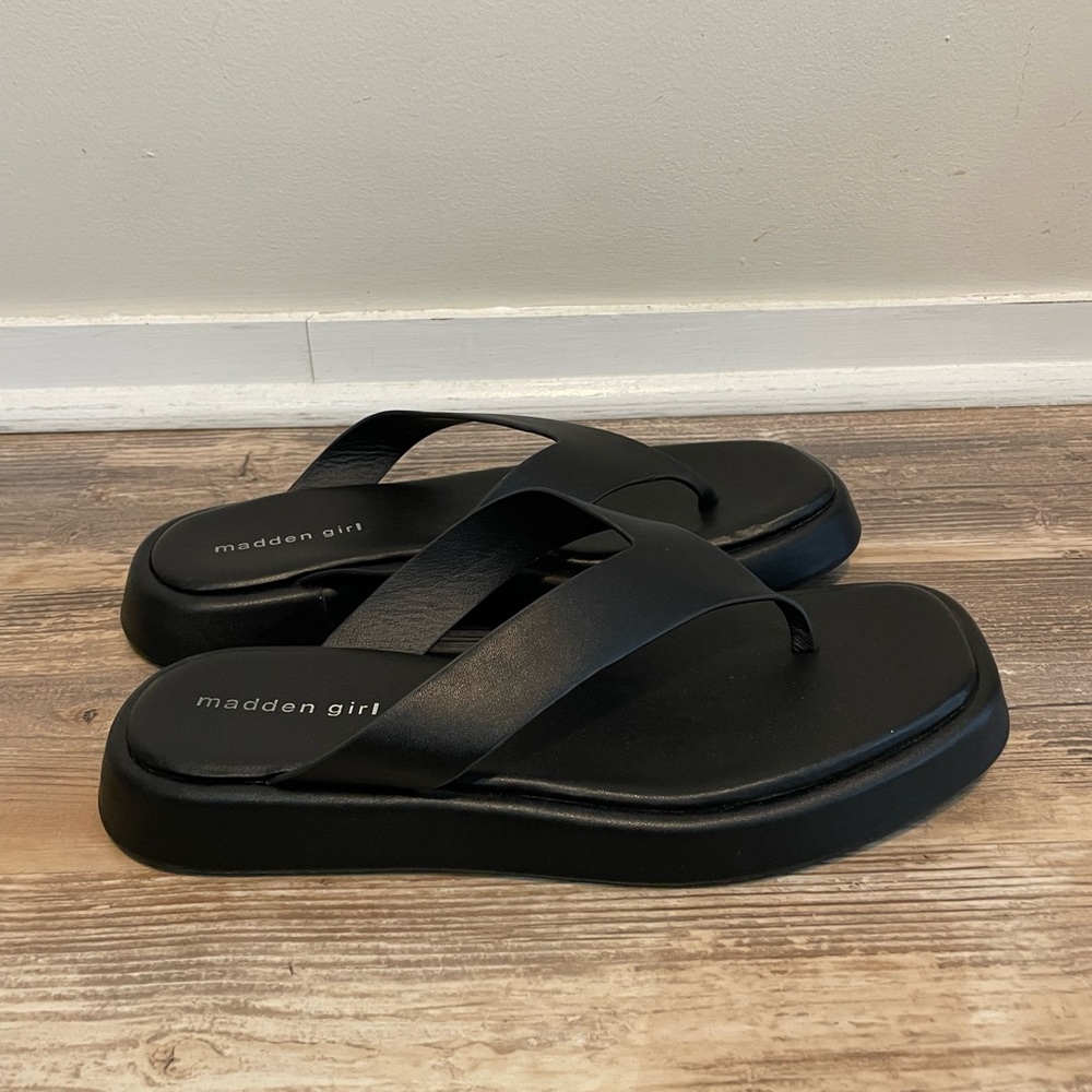 Madden Girl Flatform Sandals
